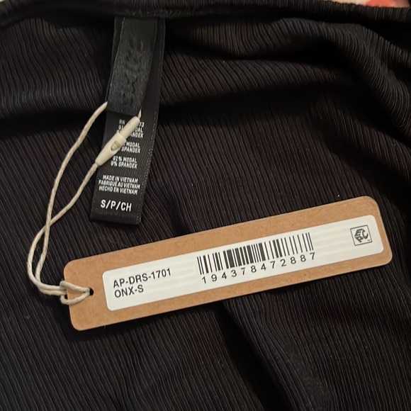 NWT SKIMS Soft Lounge Long Sleeved Dress new black ribbed - Picture 6 of 6